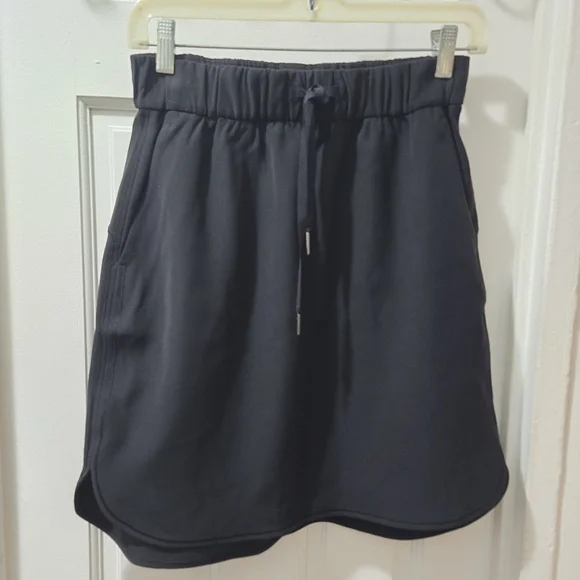 LULULEMON On The Fly Black High Waisted Skirt Size 6 Small - Picture 2 of 5